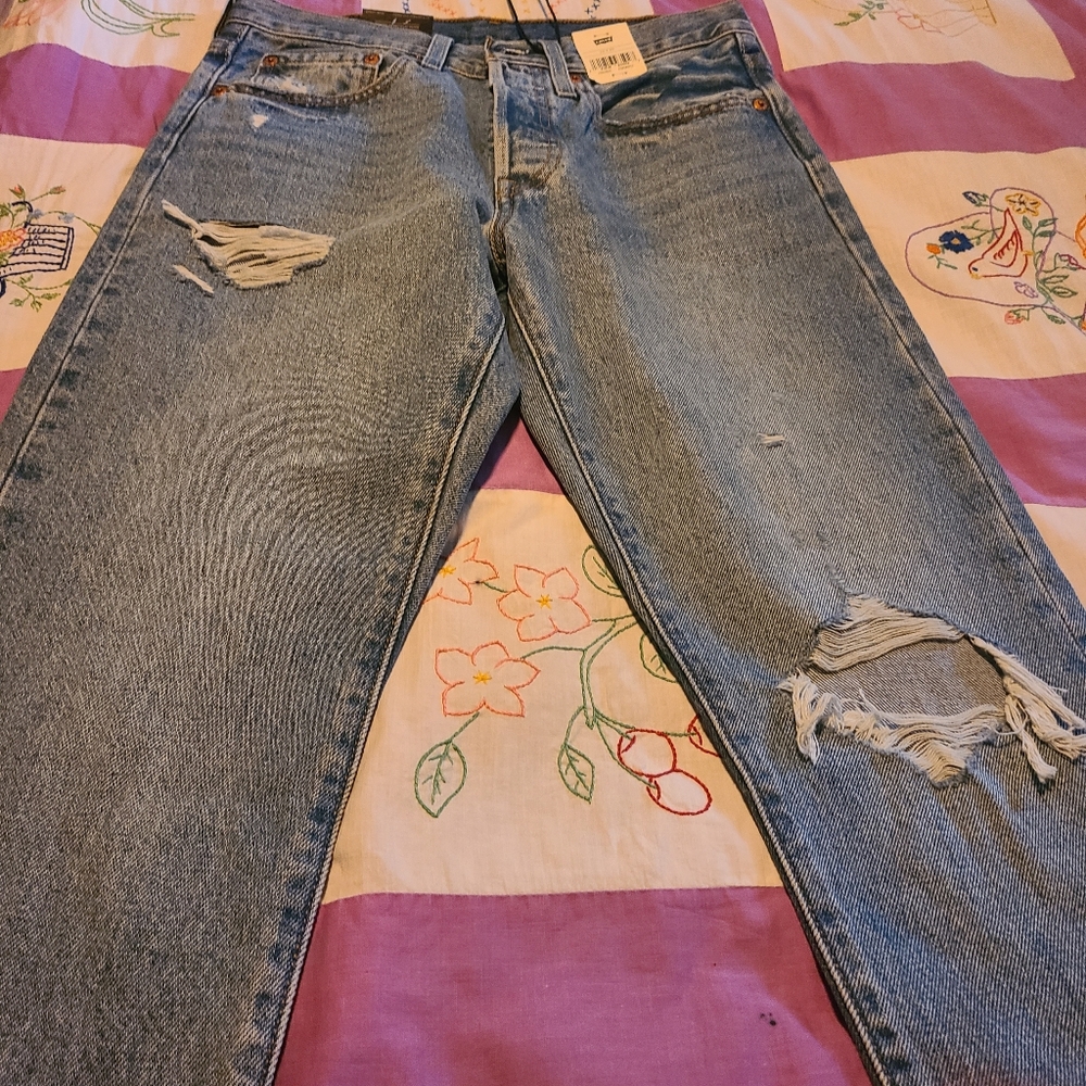 501 Skinny High Rise 26 x 28 Distressed Jean New With Tags MSRP 98.00 Button Fly - Picture 6 of 7